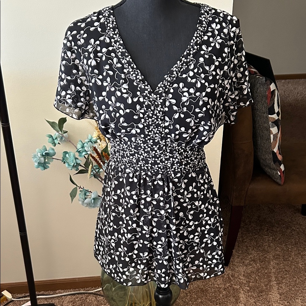 Nine & Co. Black and White Floral Blouse